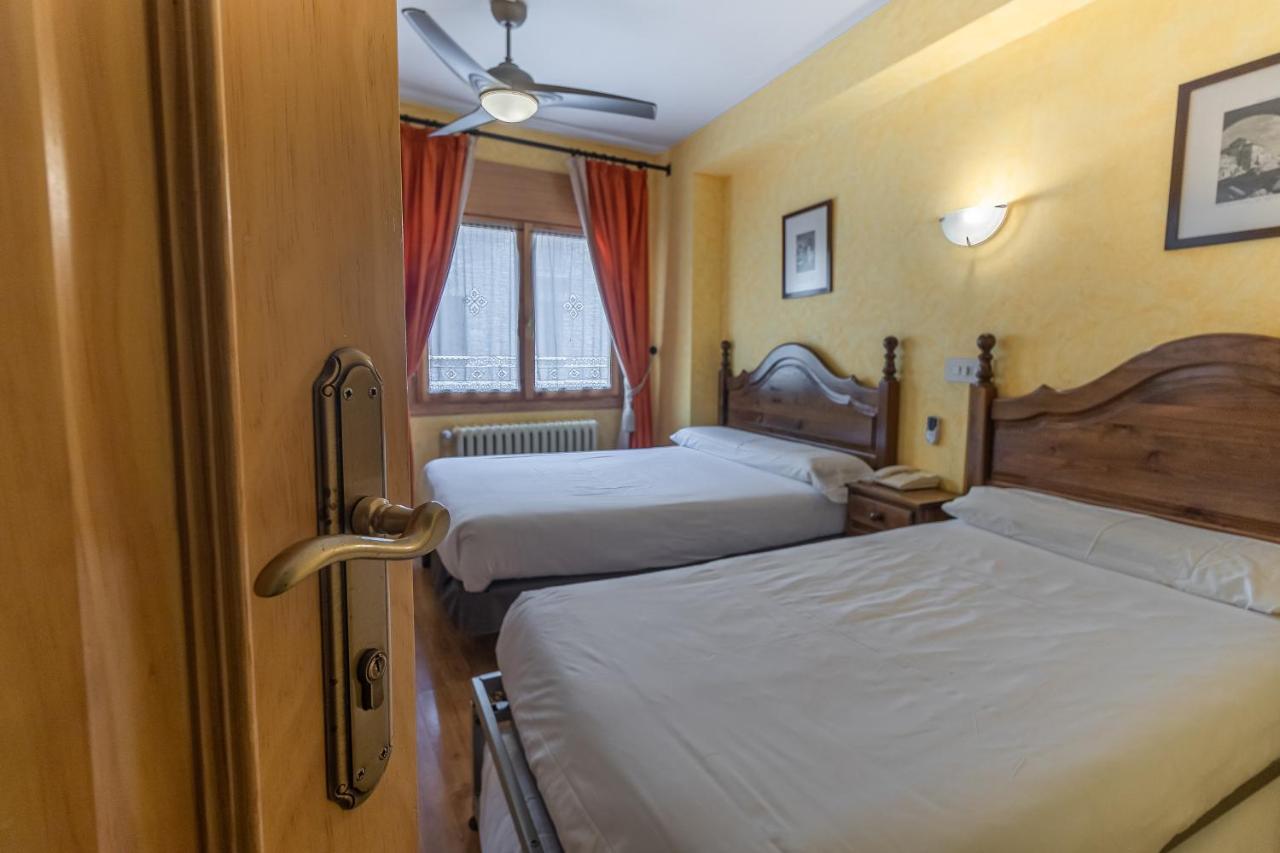 Hostal Rio Ara Bellosta By Vivere Stays Fiscal Extérieur photo