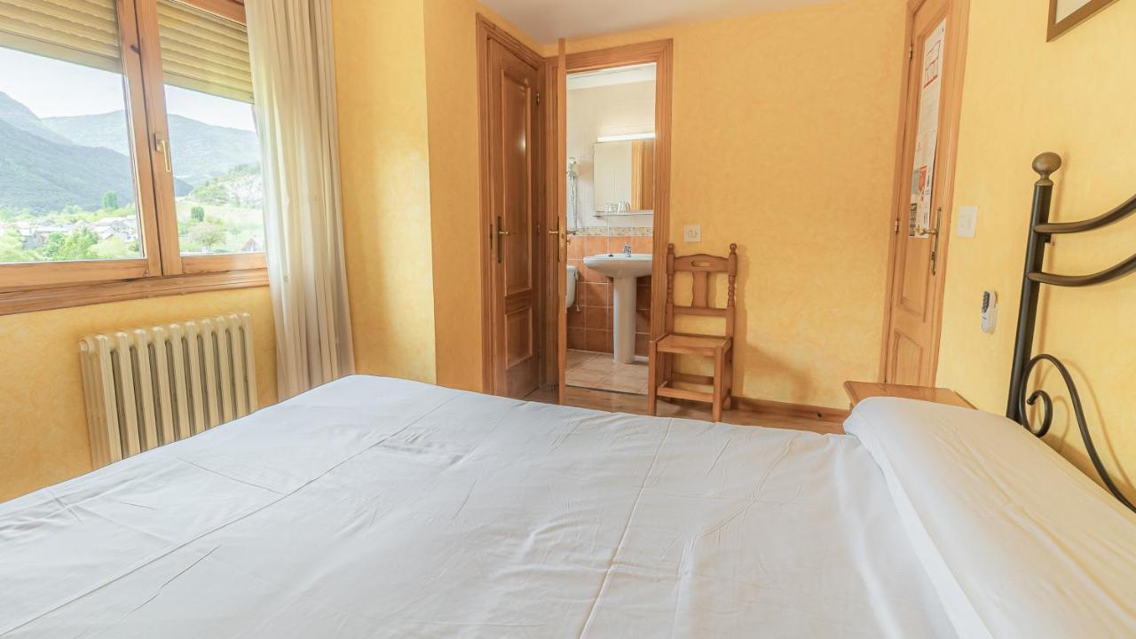 Hostal Rio Ara Bellosta By Vivere Stays Fiscal Extérieur photo