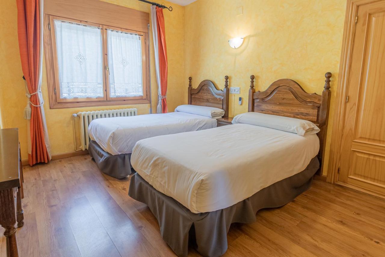 Hostal Rio Ara Bellosta By Vivere Stays Fiscal Extérieur photo