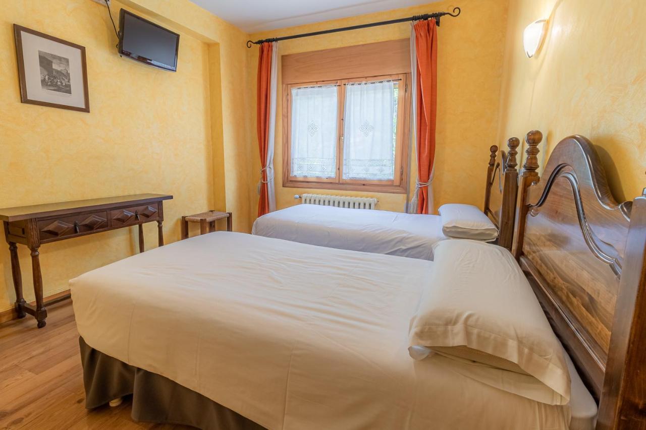 Hostal Rio Ara Bellosta By Vivere Stays Fiscal Extérieur photo